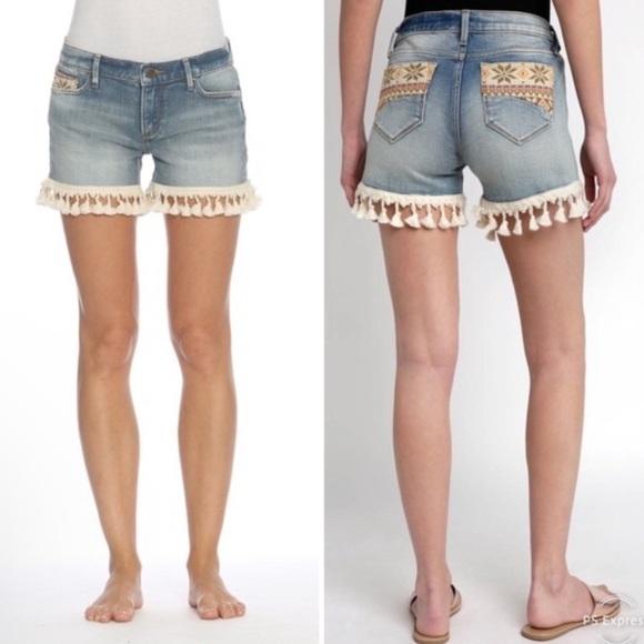 NWT DRIFTWOOD Connie Embroidered Tapestry Tassel Denim Shorts Sz 25 - Picture 1 of 11